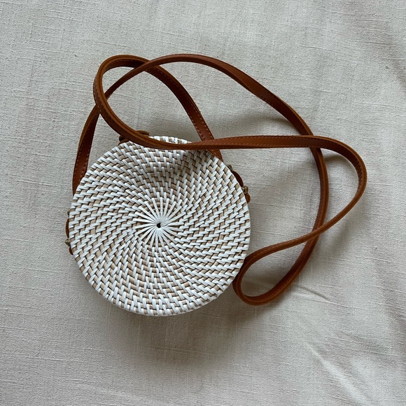 Circle Rattan Crossbody Shoulder Bag Handmade Woven Brown PU Leather Strap Snap - Picture 3 of 3